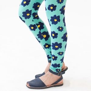 NWT Agnes & Dora Leggings Blue Blossoms pick size